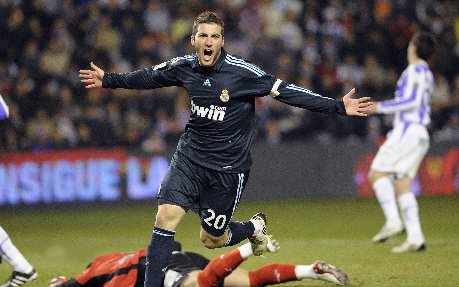 皇家马德里正式与阿隆索达成续约协议,伤病挑战下高层力挺长期战略