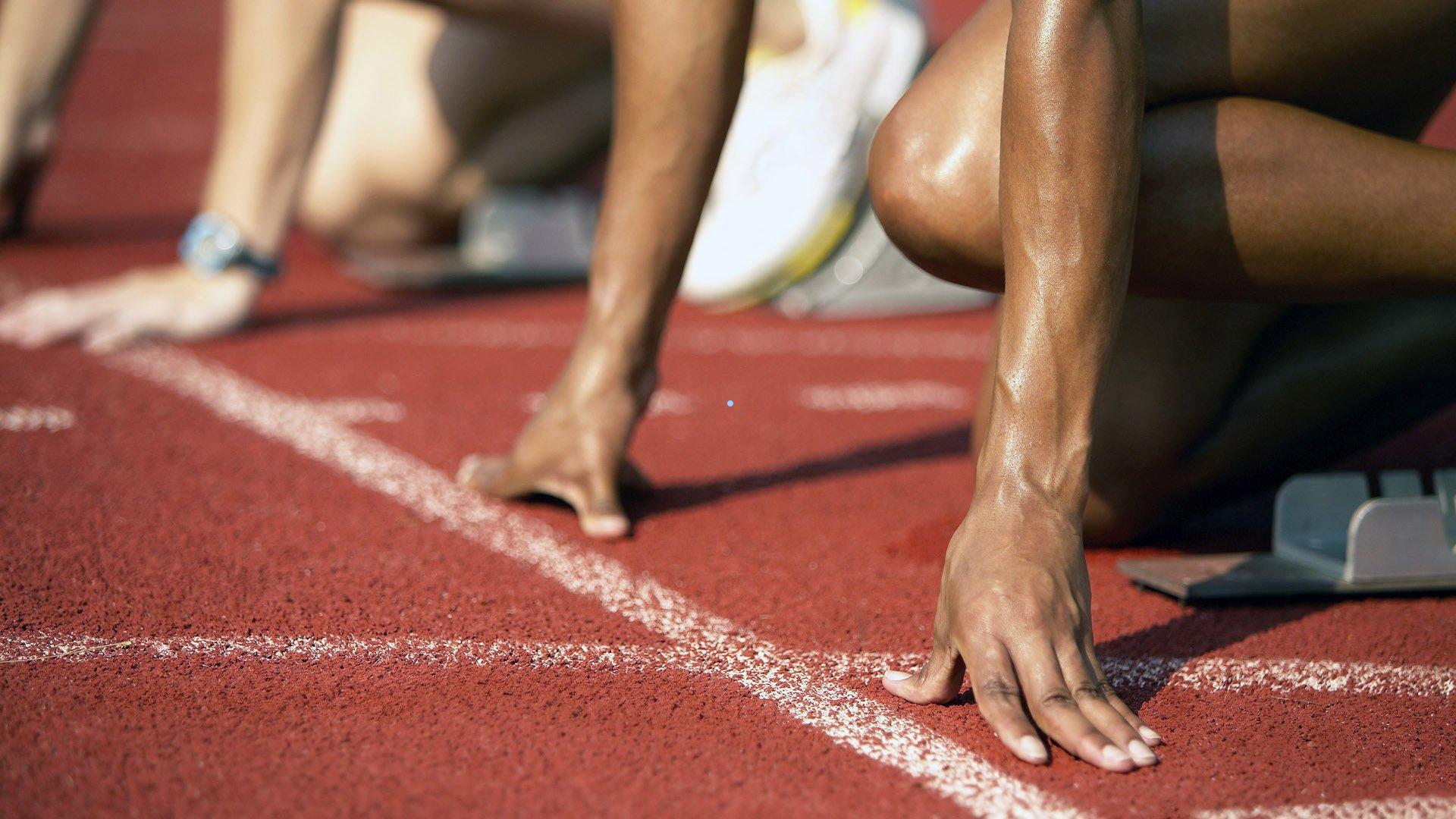 阿连德留队悬念引发迈阿密国际球迷热议，未来去向成谜